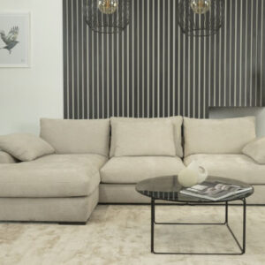 Organiczna sofa modułowa Burrow Vilmers o obłych kształtach, nowoczesne meble w salonie Domokoncept