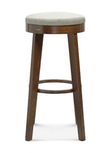 drewniany hoker stołek barowy Fameg